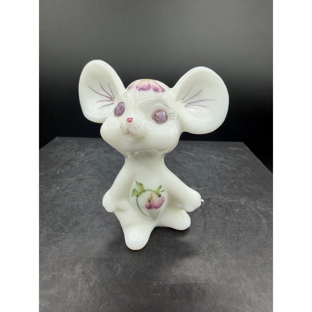 Fenton Uranium Glass Mouse – Hand Painted by Mary Kibbe – Rare 💡✨